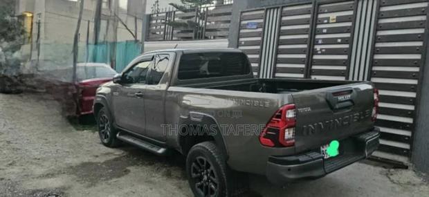 Toyota Hilux 2022 Gray