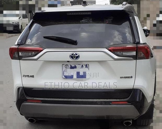 Toyota RAV4 XLE Premium 2022 White