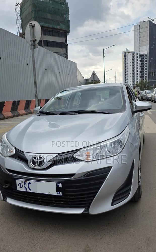 Toyota Yaris 2020 Silver