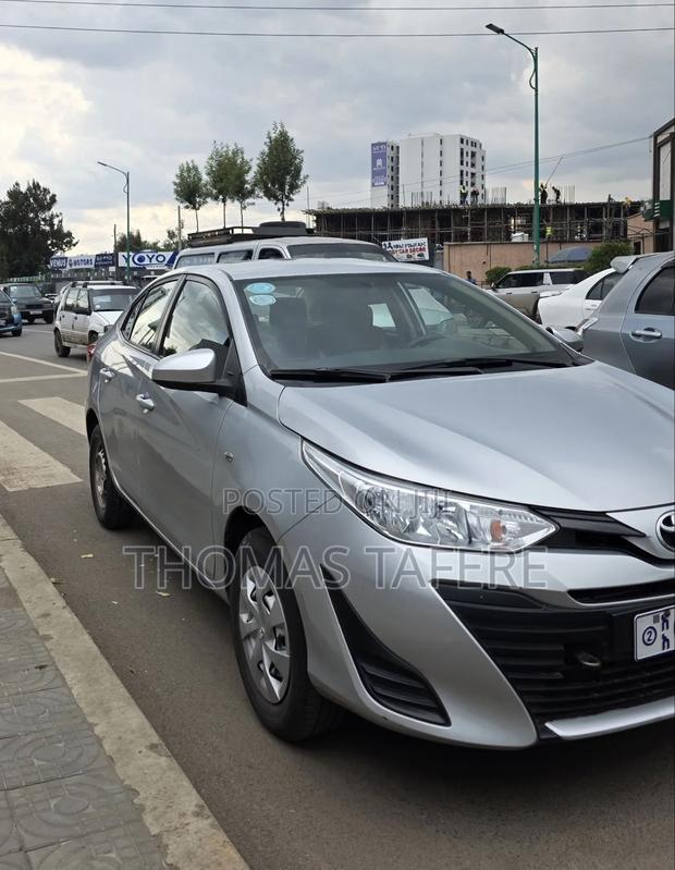 Toyota Yaris 2020 Silver
