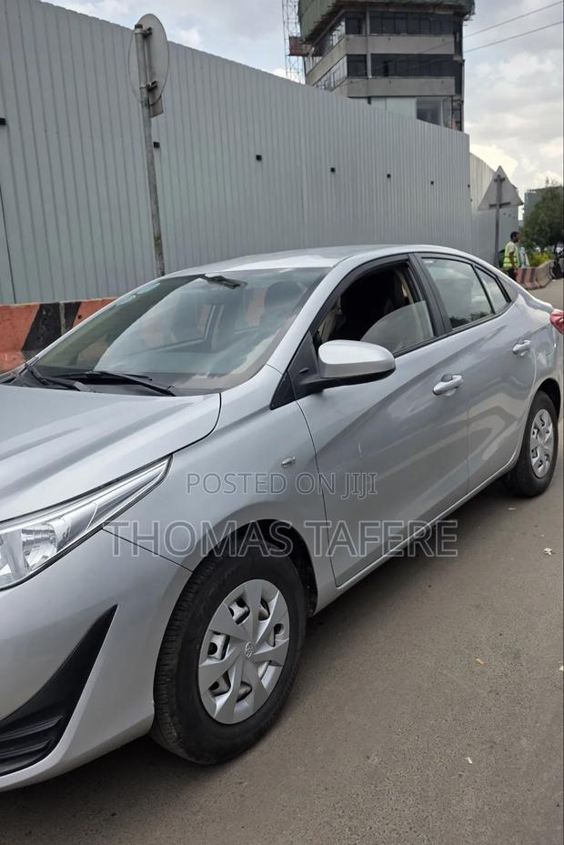 Toyota Yaris 2020 Silver