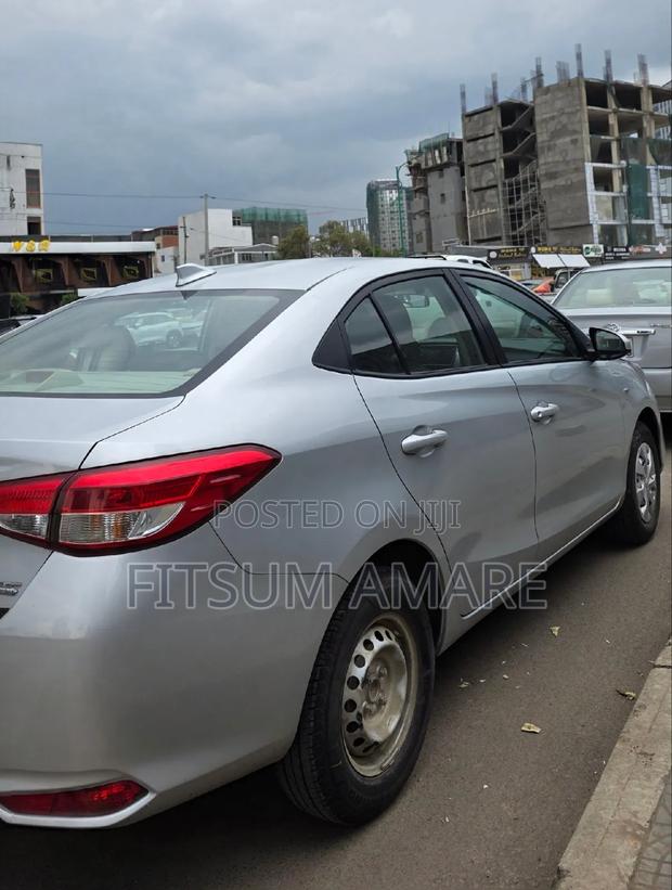 Toyota Yaris 2020 Silver