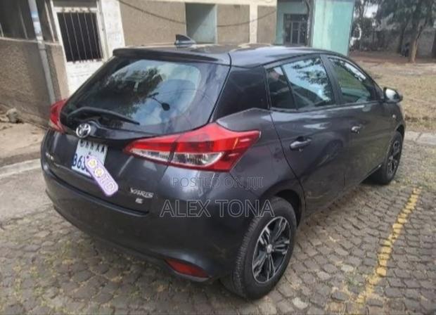Toyota Yaris 2019 Gray