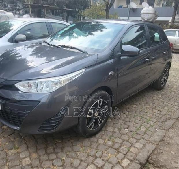 Toyota Yaris 2019 Gray