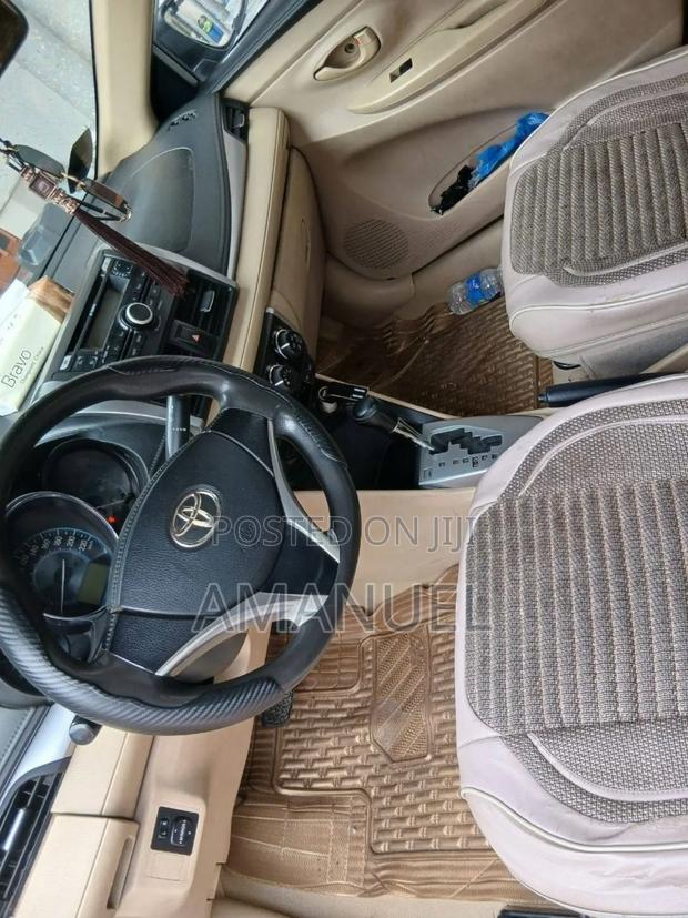Toyota Yaris 2016 Brown