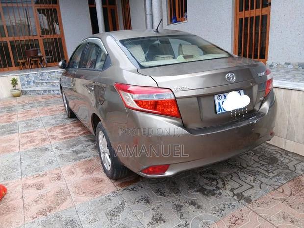 Toyota Yaris 2016 Brown