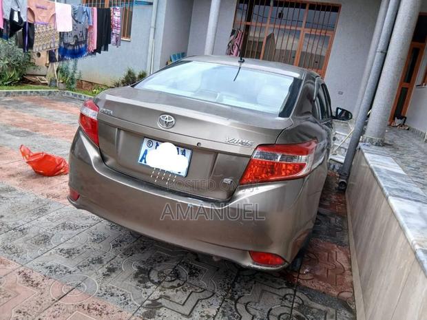 Toyota Yaris 2016 Brown
