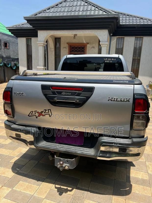 Toyota Hilux 2018 Silver
