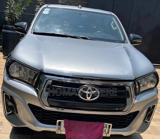Toyota Hilux 2018 Silver
