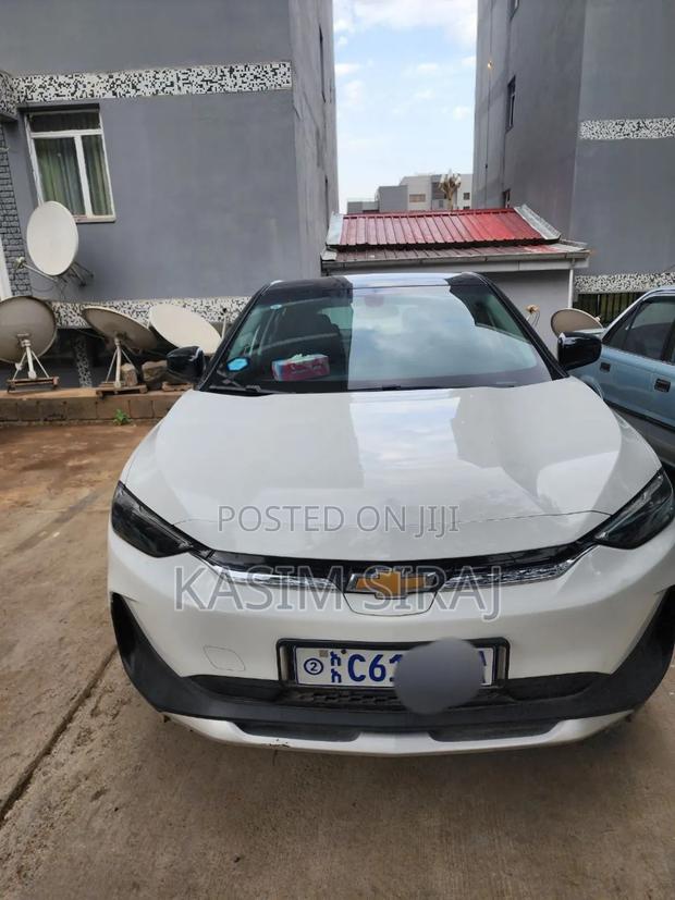 Chevrolet Menlo 61.1 kWh FWD 2023 White