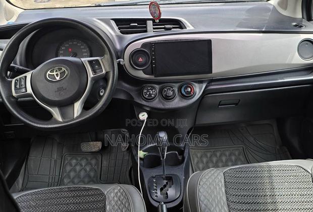 Toyota Yaris 2012 Silver