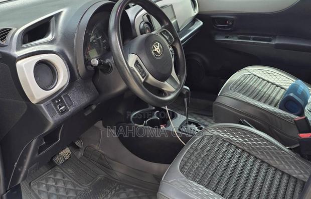 Toyota Yaris 2012 Silver