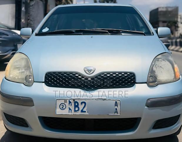 Toyota Vitz 2004 Blue