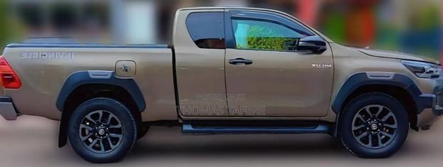 Toyota Hilux 2021 Brown