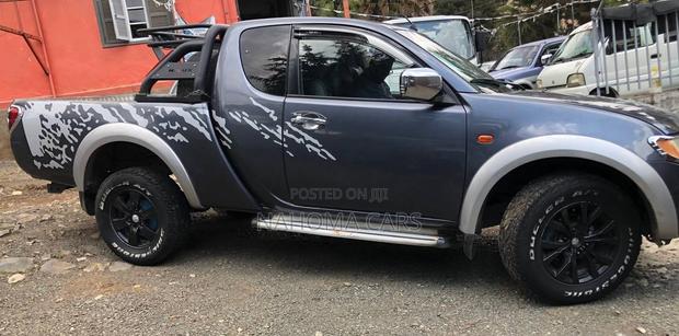 Mitsubishi L200 2007 Gray
