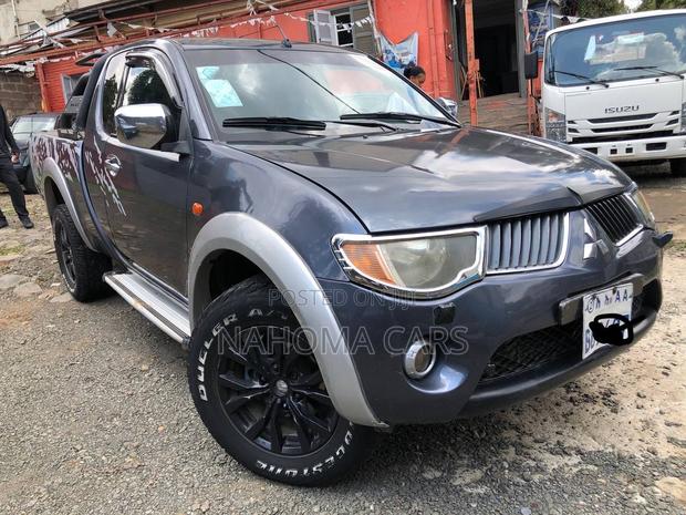 Mitsubishi L200 2007 Gray