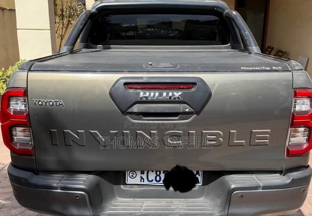 Toyota Hilux 2022 Beige