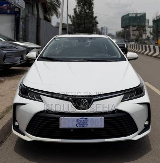 Toyota Corolla LE 2023 White