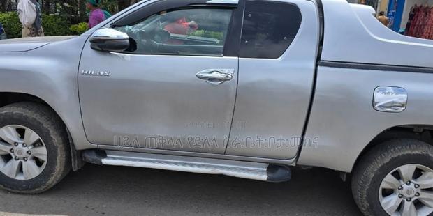 Toyota Hilux 2017 Silver