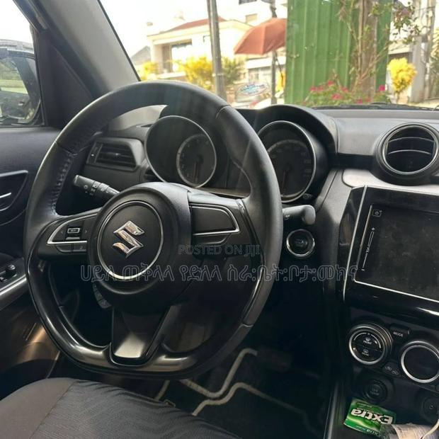 Suzuki Swift 2022 White