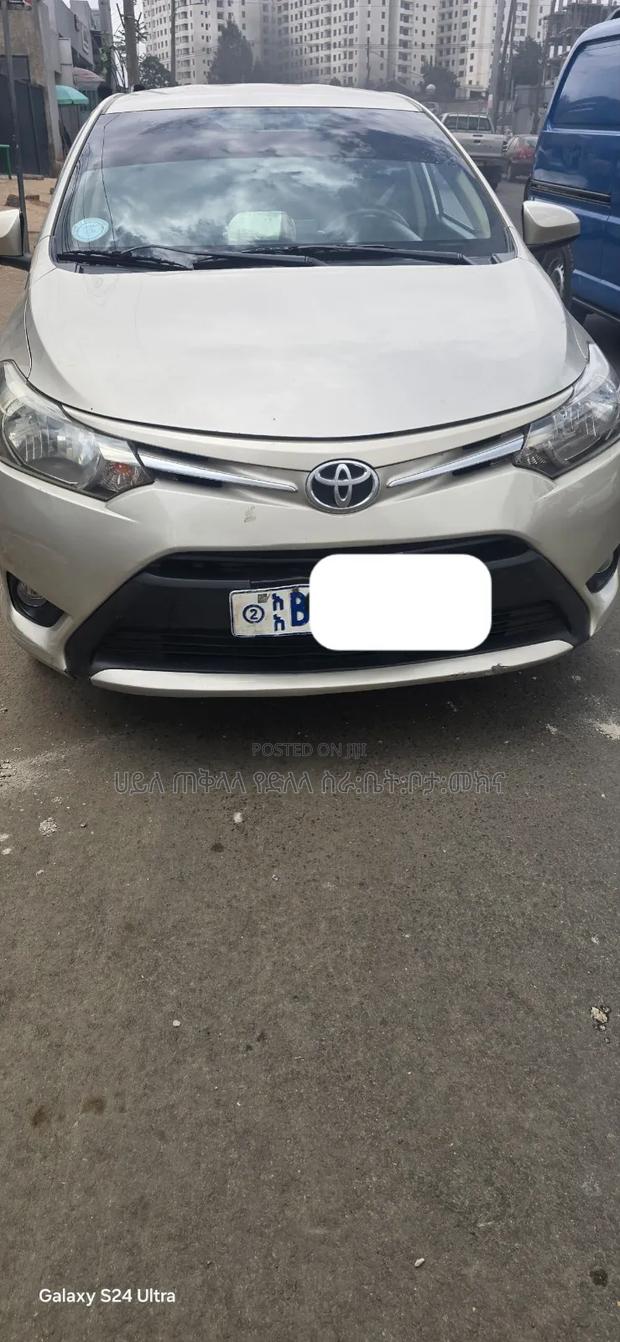 Toyota Yaris 2016 Gold
