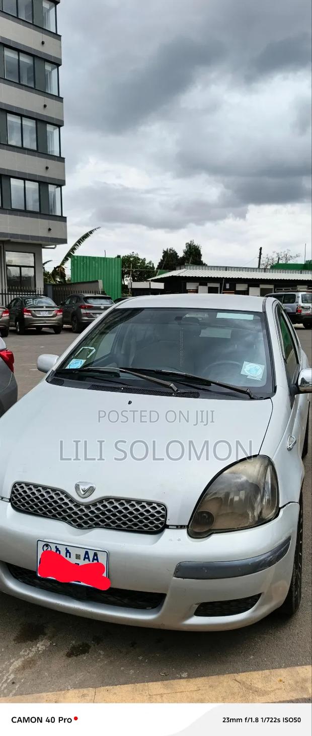 Toyota Vitz 2004 Silver