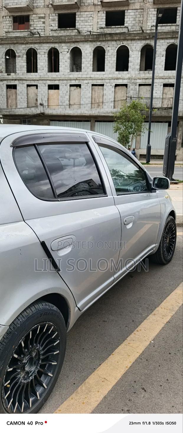 Toyota Vitz 2004 Silver