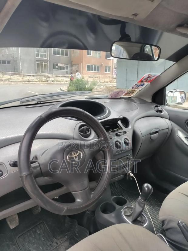 Toyota Vitz 2003 Silver