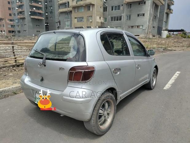 Toyota Vitz 2003 Silver