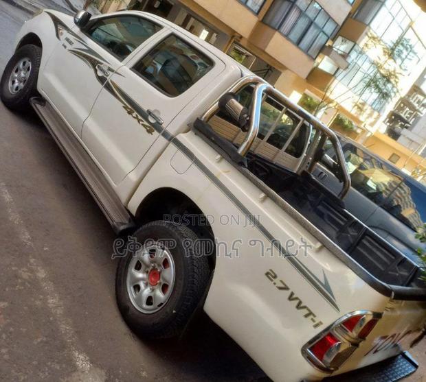 Toyota Hilux 2010 White