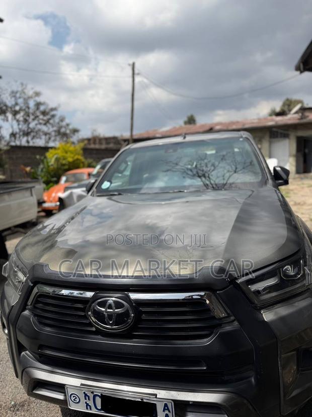 Toyota Hilux Revo Double Cab Deisel 2.8 AWD 2022 Gray
