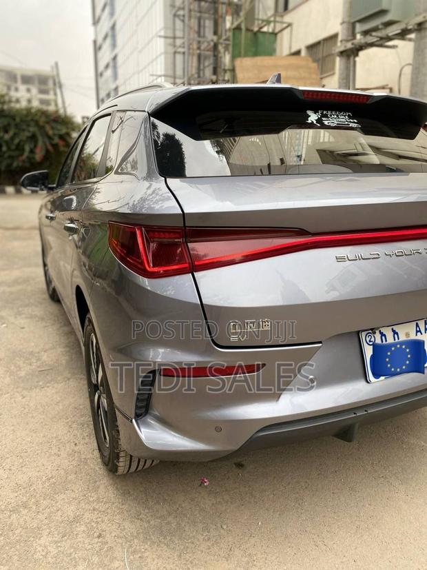 BYD E2 43 kWh 94 hp FWD 2024 Silver