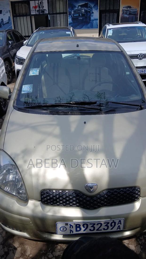 Toyota Vitz 2002 Gold