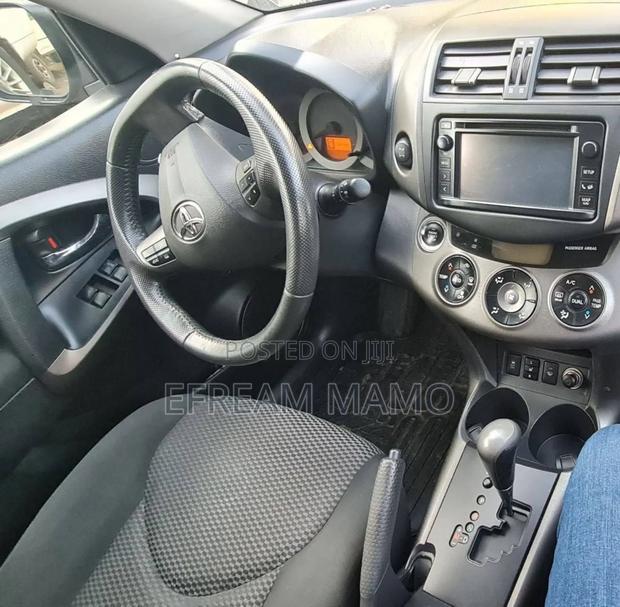 Toyota RAV4 2011
