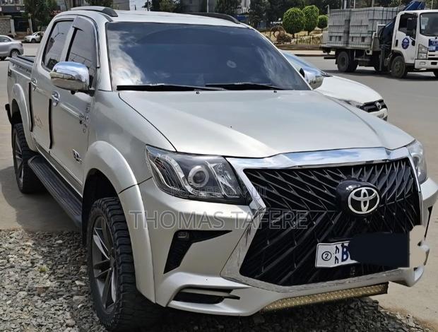 Toyota Hilux 2010 Silver