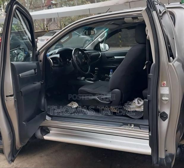 Toyota Hilux 2020 Gold