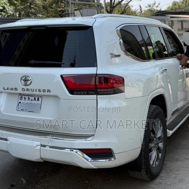 Toyota Land Cruiser 2023 White
