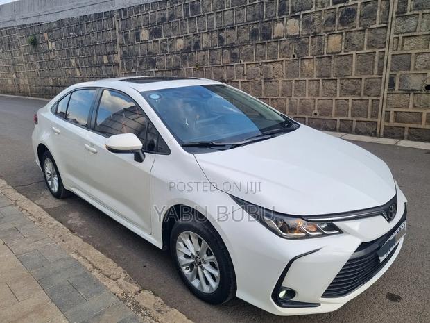 Toyota Corolla SE 2022 White