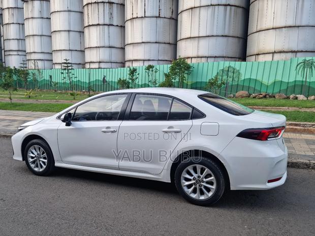 Toyota Corolla SE 2022 White