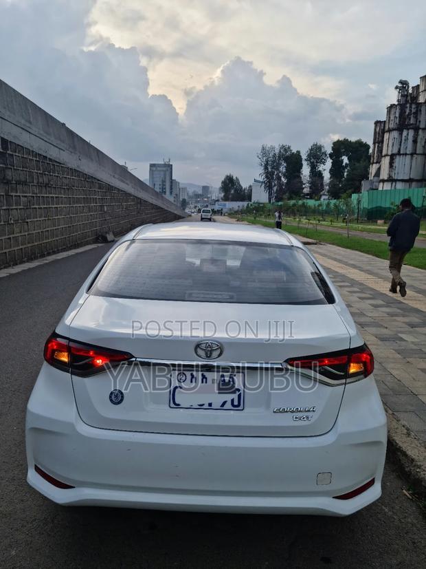 Toyota Corolla SE 2022 White