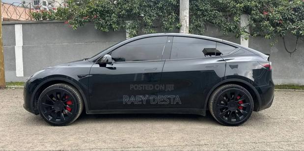 Tesla Model Y 2024 Black