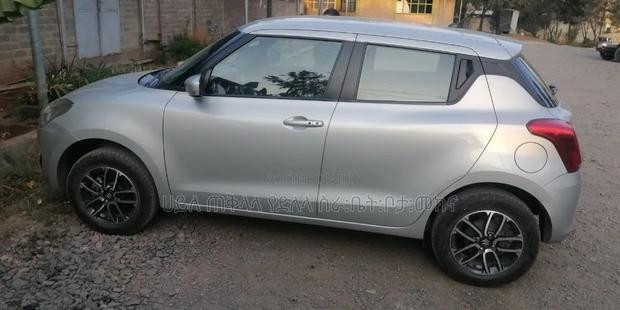 Suzuki Swift 2022 Silver