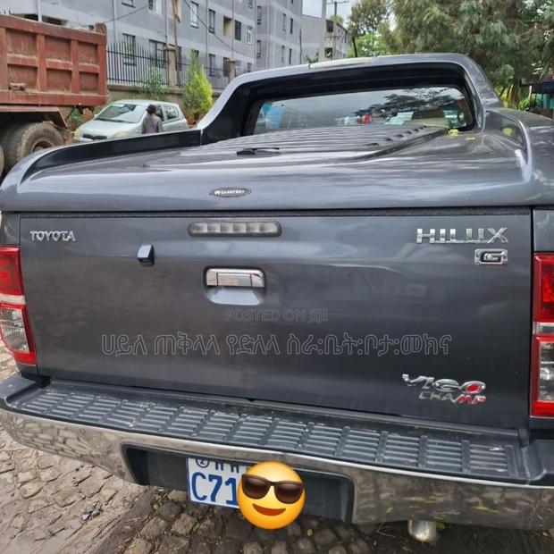 Toyota Hilux 2014 Gray