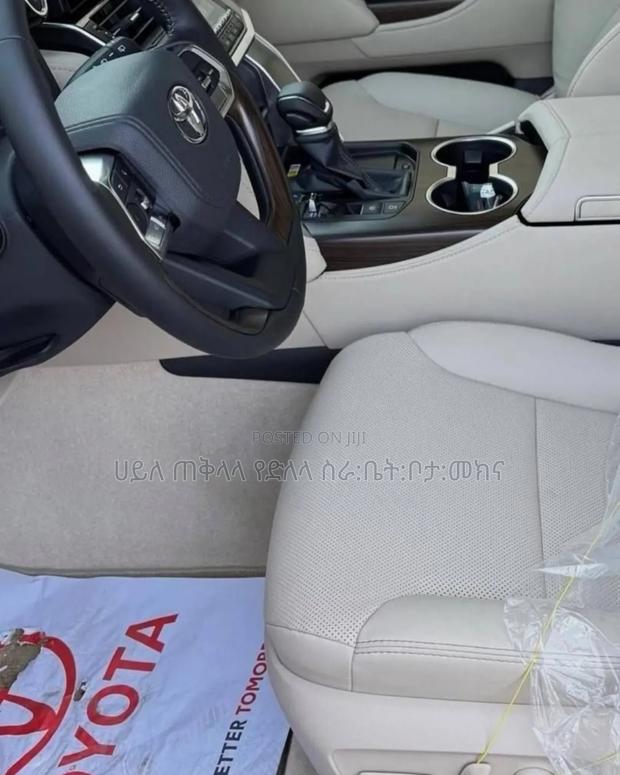 Toyota Land Cruiser 2022 Ivory