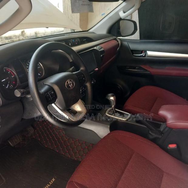 Toyota Hilux 2021 Ivory