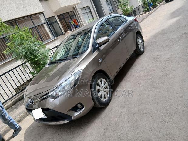 Toyota Yaris SE Hatchback 5dr 2016 Gold