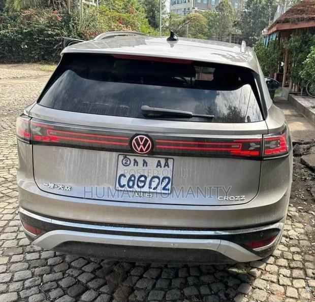 Volkswagen ID.6 2024 Gray