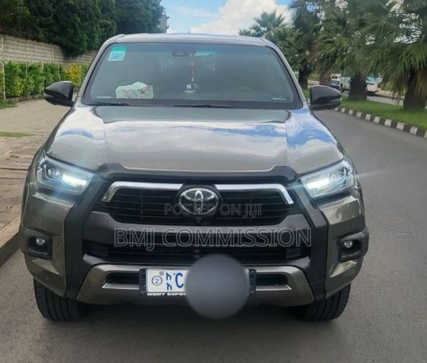 Toyota Hilux 2022 Green