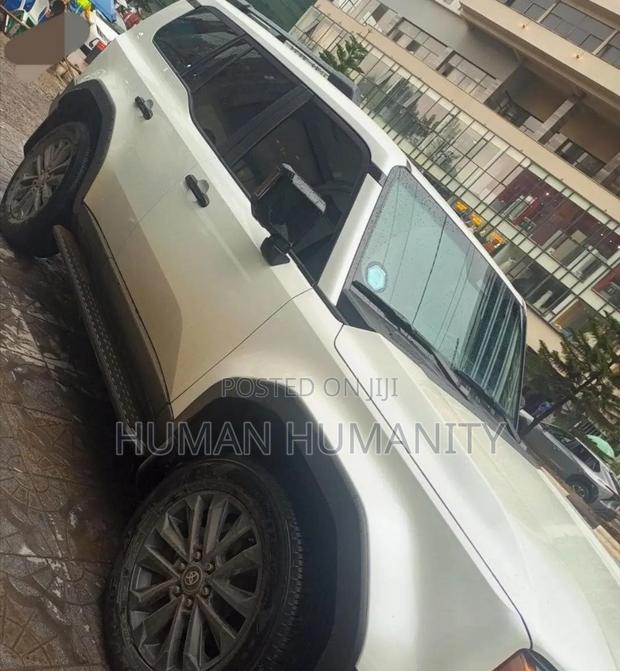 Toyota Land Cruiser 2024 White