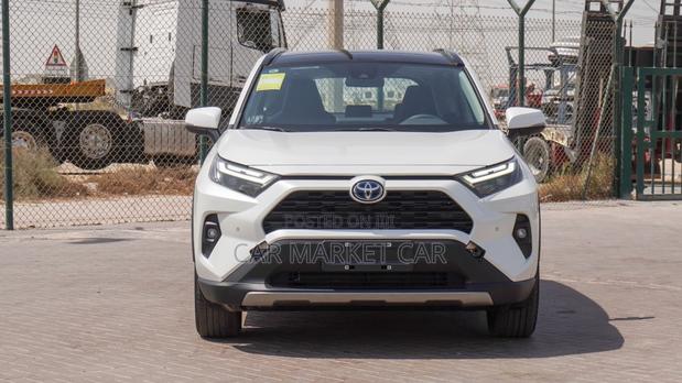 New Toyota RAV4 Hybrid LE AWD 2024 White